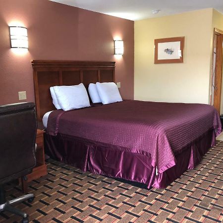 Americas Best Value Inn-Indianola Bagian luar foto