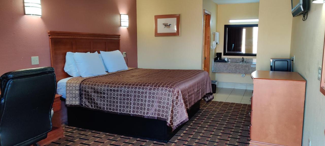 Americas Best Value Inn-Indianola Bagian luar foto