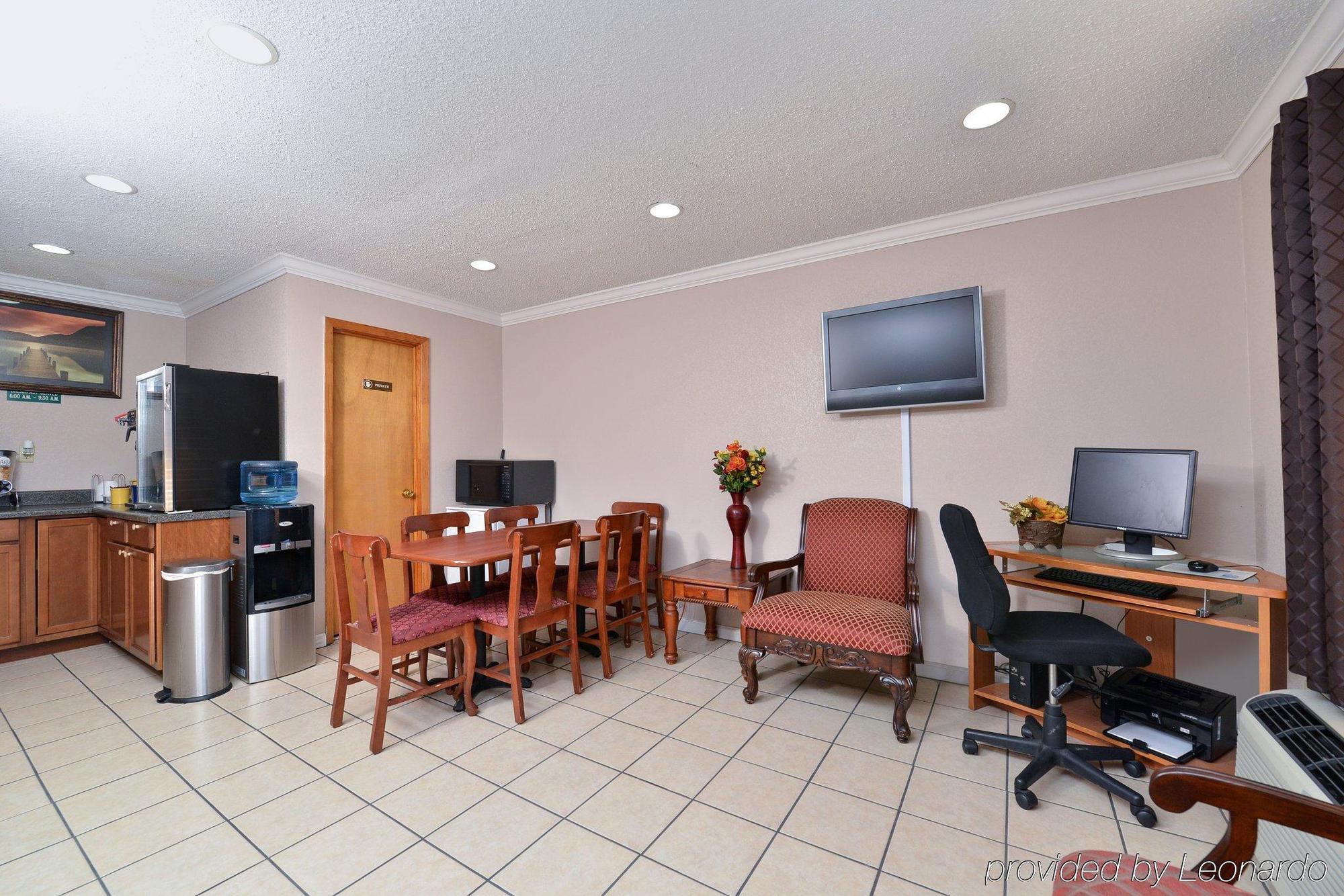 Americas Best Value Inn-Indianola Bagian luar foto