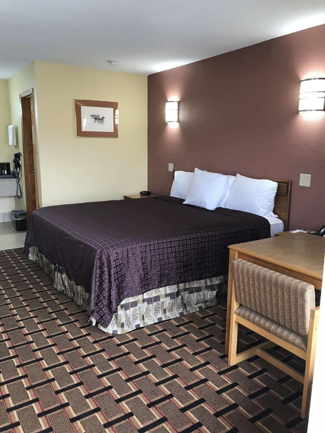 Americas Best Value Inn-Indianola Bagian luar foto