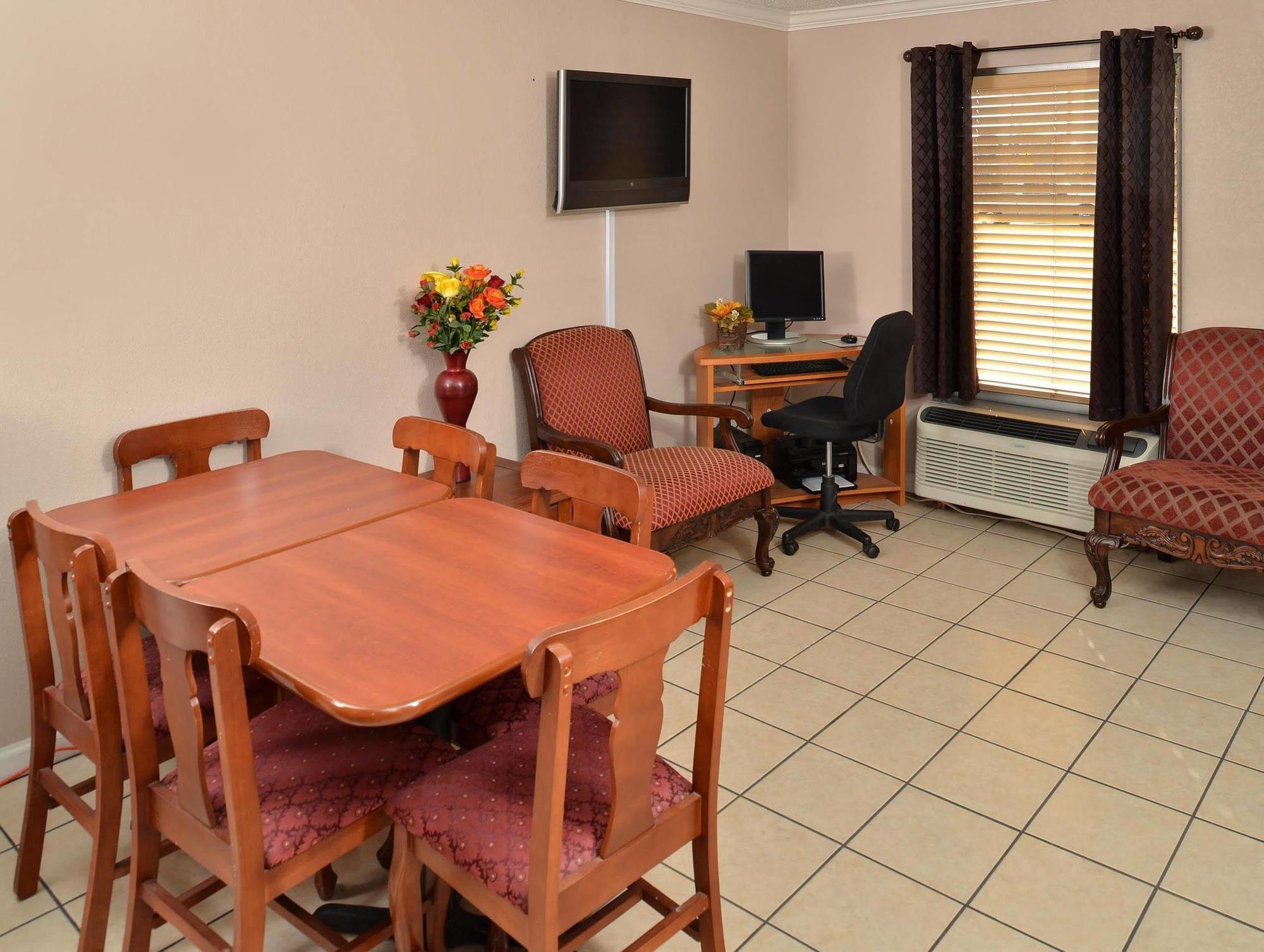 Americas Best Value Inn-Indianola Bagian luar foto