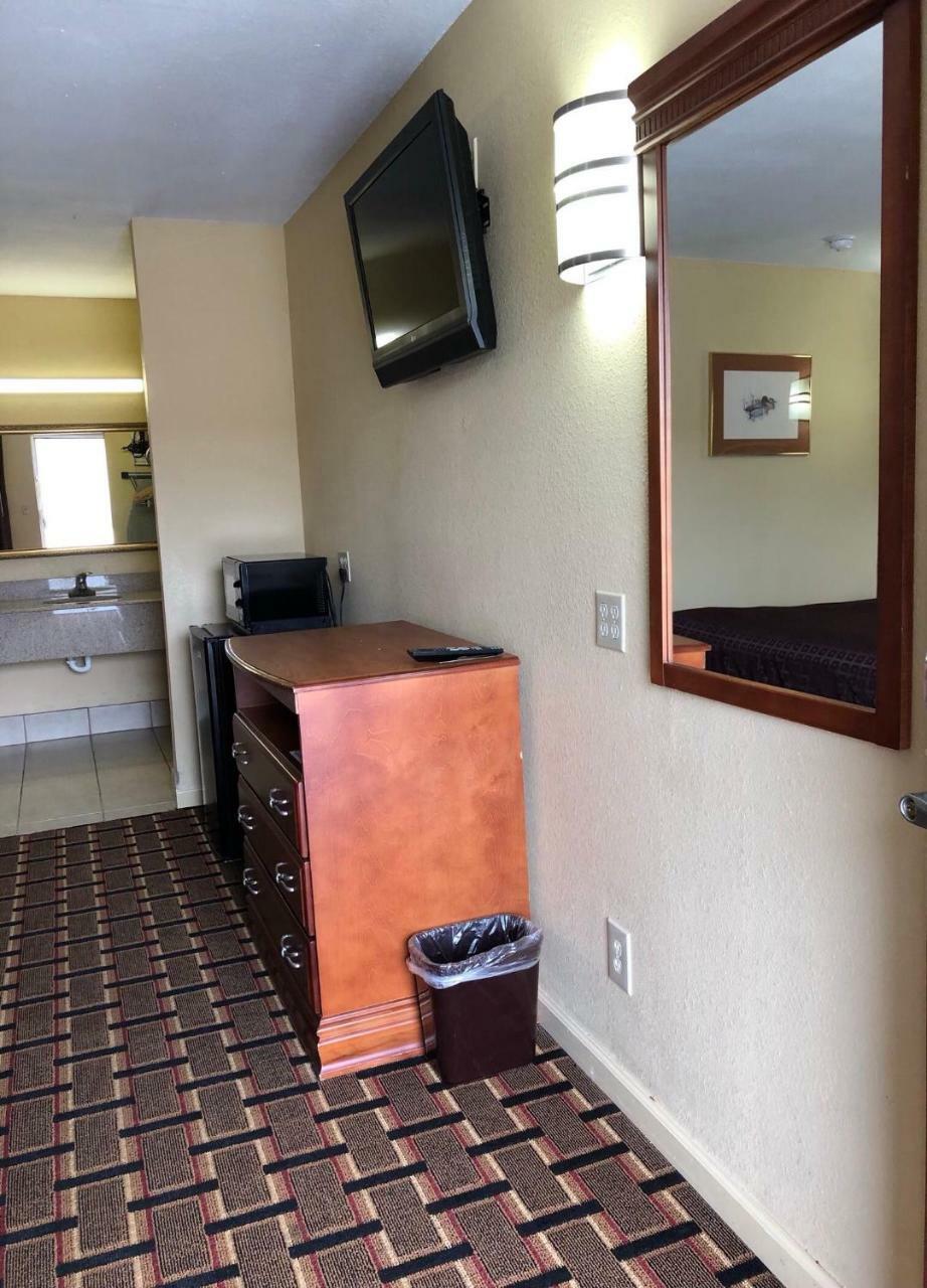 Americas Best Value Inn-Indianola Bagian luar foto