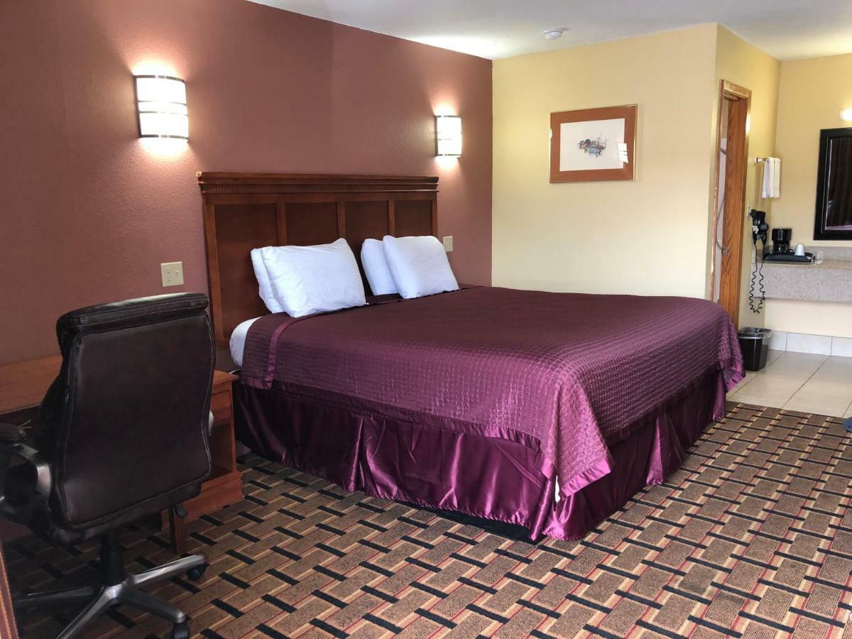 Americas Best Value Inn-Indianola Bagian luar foto